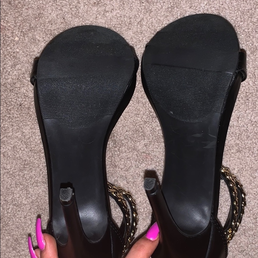Heels - Picture 4 of 4